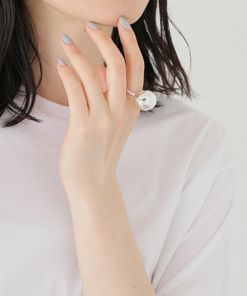 ANNIKA INEZ（アニカイネズ）の「【ANNIKA INEZ/ アニカ イネズ】 Large Ellipse Ring（リング・レディース・シルバー・7/6）」の2枚目の写真