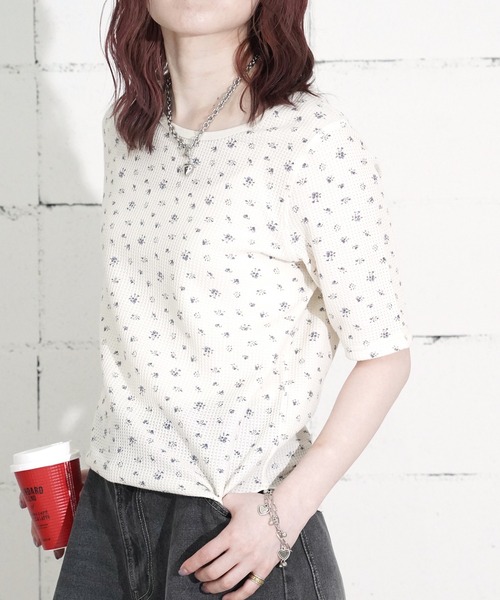 JEMORGAN(ジェーイーモーガン)の「"04"≪JEMORGAN≫パックT ワッフル 花柄 ハーフスリーブ Tシャツ(Tシャツ/カットソー・レディース・ブラック系1/ネイビー系1/ブルー系1/パープル系1/ピンク系1・FREE)」の3枚目の写真