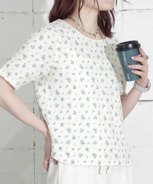 JEMORGAN(ジェーイーモーガン)の「"04"≪JEMORGAN≫パックT ワッフル 花柄 ハーフスリーブ Tシャツ(Tシャツ/カットソー・レディース・ブラック系1/ネイビー系1/ブルー系1/パープル系1/ピンク系1・FREE)」の4枚目の写真