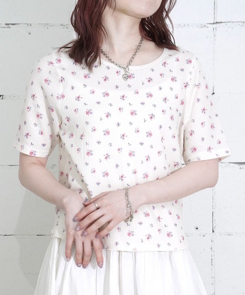 JEMORGAN(ジェーイーモーガン)の「"04"≪JEMORGAN≫パックT ワッフル 花柄 ハーフスリーブ Tシャツ(Tシャツ/カットソー・レディース・ブラック系1/ネイビー系1/ブルー系1/パープル系1/ピンク系1・FREE)」の1枚目の写真