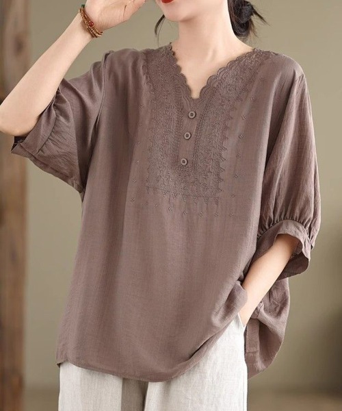 mielu(ミエル)の「刺繍スカラップネックブラウス(シャツ/ブラウス・レディース・ホワイト/ブラック/ブラウン/グリーン・LARGE/MEDIUM)」の3枚目の写真