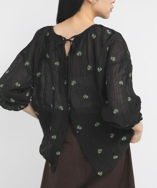 KBF(ケイビーエフ)の「『STAFF DESIGN PROJECT』2WAY刺繍ブラウス(シャツ/ブラウス・レディース・ブラック系その他/ブラウン系その他/ホワイト系その他・ONE)」の1枚目の写真
