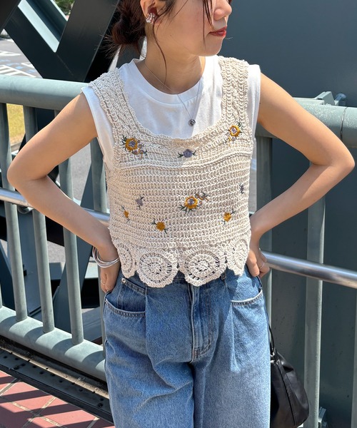 ISOOK(アイスー)の「【ISOOK / アイスー】花柄クロシェビスチェ / サマーニット ボヘミアン クロップド丈 クロシェニット タンクトップ レイヤード 重ね着 ZOZOTOWN限定(タンクトップ・レディース・アイボリー/ホワイト・FREE)」の7枚目の写真