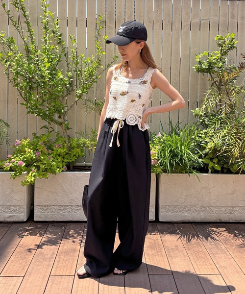 ISOOK(アイスー)の「【ISOOK / アイスー】花柄クロシェビスチェ / サマーニット ボヘミアン クロップド丈 クロシェニット タンクトップ レイヤード 重ね着 ZOZOTOWN限定(タンクトップ・レディース・アイボリー/ホワイト・FREE)」の18枚目の写真