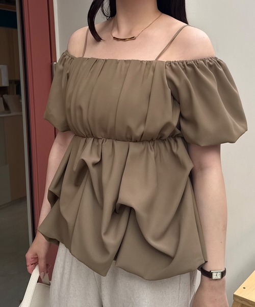 junoah（ジュノア）の「バルーンペプラムブラウス（シャツ/ブラウス・レディース・モカ/ホワイト/ブラック・SMALL/MEDIUM/LARGE）」の13枚目の写真