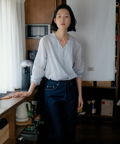 STEP AROUND（ステップアラウンド）の「Soft Pintuck V-Neck Blouse_SKY BLUE（シャツ/ブラウス・レディース・その他・FREE）」の2枚目の写真