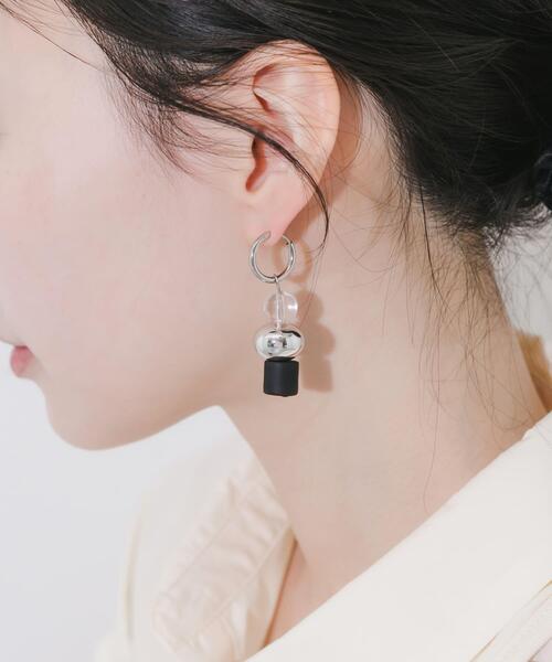 SMELLY(スメリー)の「モノトーンドロップイヤリング(イヤリング・レディース・シルバー系その他・-)」の2枚目の写真