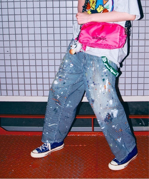 RNA(アールエヌエー)の「R4478 【PINKMOTEL】BIGサスペンダーパンツ(デニムパンツ・レディース・ストライプ/ブルー系その他・MEDIUM)」の2枚目の写真
