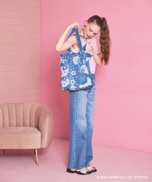 SOMETHING(サムシング)の「SOMETHING×HELLO KITTY (サムシング・ハローキティ)DENIM TOTE BAG/カオハナデザイン デニムトートバッグ/A4対応(トートバッグ・レディース・インディゴブルー・FREE)」の4枚目の写真