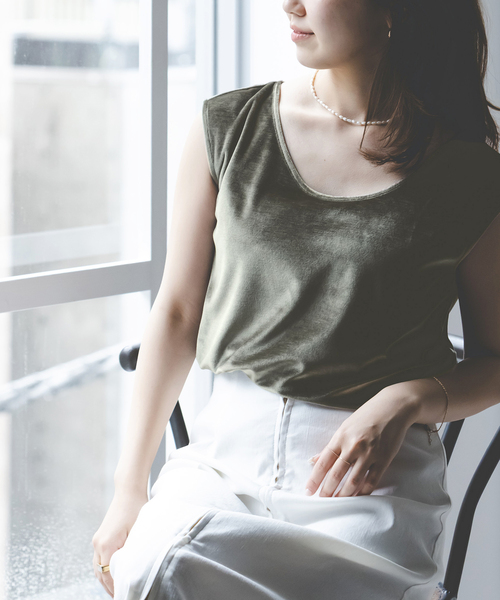 Noble(ノーブル)の「ベロア2WAYタンク(Tシャツ/カットソー・レディース・ベージュ/カーキ・FREE)」の8枚目の写真