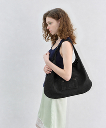 BUCKLE REVERSIBLE SHOULDER BAG_SATIN BLACK
