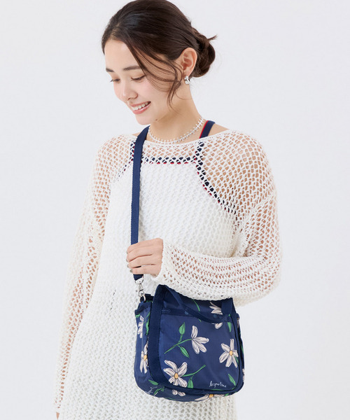 LeSportsac(レスポートサック)の「SMALL JENNI フローラルブルームズネイビー(ショルダーバッグ・レディース・ブルー・FREE)」の1枚目の写真