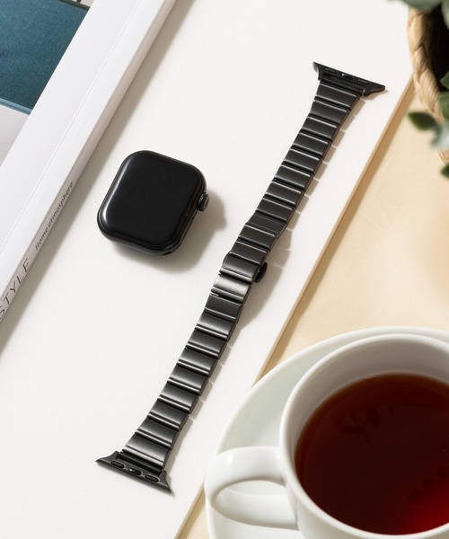 emonique(エモニーク)の「合金 アップルウォッチバンド Apple Watch バンド【38mm/40mm/41mm 対応】(デジタル腕時計・レディース・シルバー/ブラック/シルバー系・38)」の1枚目の写真