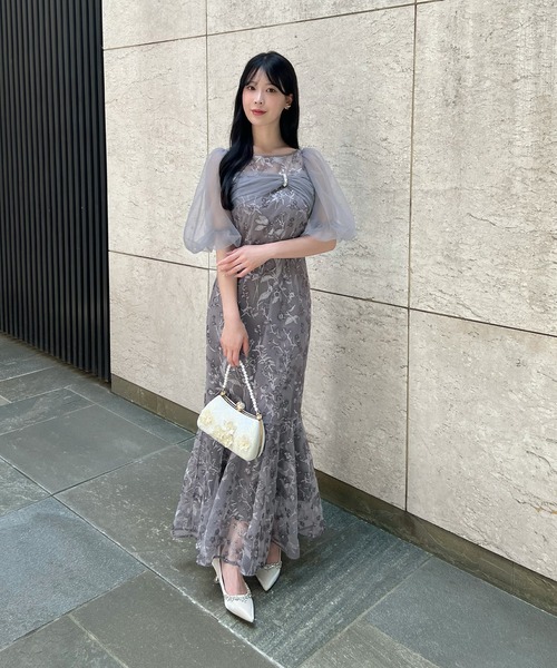 Leja（レジャ）の「【LEJA】チュールリボンスパンコールボリュームスリーブマーメイドワンピースドレス美脚効果結婚式 パーティードレス 成人式 二次会 同窓会 お呼ばれ オケージョン 20代 30代（ドレス・レディース・グレー・SMALL/MEDIUM）」の13枚目の写真