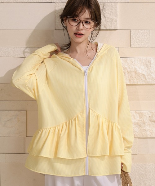 TeddyShop(テディショップ)の「【UVカット率99%/UPF50+/フード・サムホール付き/ふわっと超軽量】お尻が隠れる絶妙丈感。長袖ストライプ柄ティアードフリルラッシュガードパーカー(パーカー・レディース・ブルー/イエロー・S/L/M/LL)」の2枚目の写真