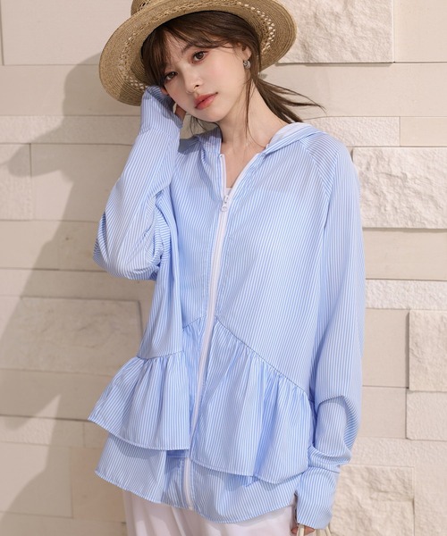 TeddyShop(テディショップ)の「【UVカット率99%/UPF50+/フード・サムホール付き/ふわっと超軽量】お尻が隠れる絶妙丈感。長袖ストライプ柄ティアードフリルラッシュガードパーカー(パーカー・レディース・ブルー/イエロー・S/L/M/LL)」の1枚目の写真