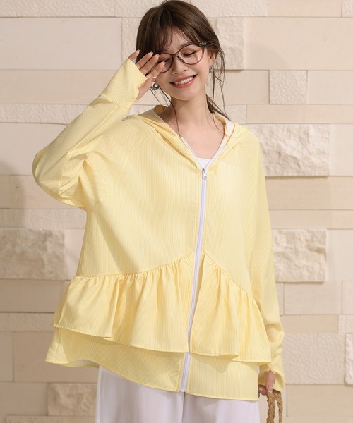 TeddyShop(テディショップ)の「【UVカット率99%/UPF50+/フード・サムホール付き/ふわっと超軽量】お尻が隠れる絶妙丈感。長袖ストライプ柄ティアードフリルラッシュガードパーカー(パーカー・レディース・ブルー/イエロー・S/L/M/LL)」の11枚目の写真