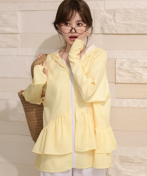 TeddyShop(テディショップ)の「【UVカット率99%/UPF50+/フード・サムホール付き/ふわっと超軽量】お尻が隠れる絶妙丈感。長袖ストライプ柄ティアードフリルラッシュガードパーカー(パーカー・レディース・ブルー/イエロー・S/L/M/LL)」の13枚目の写真