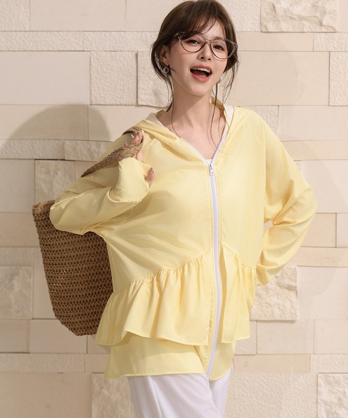 TeddyShop(テディショップ)の「【UVカット率99%/UPF50+/フード・サムホール付き/ふわっと超軽量】お尻が隠れる絶妙丈感。長袖ストライプ柄ティアードフリルラッシュガードパーカー(パーカー・レディース・ブルー/イエロー・S/L/M/LL)」の14枚目の写真