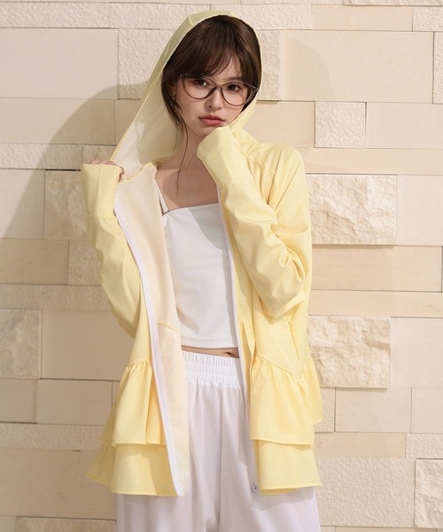 TeddyShop(テディショップ)の「【UVカット率99%/UPF50+/フード・サムホール付き/ふわっと超軽量】お尻が隠れる絶妙丈感。長袖ストライプ柄ティアードフリルラッシュガードパーカー(パーカー・レディース・ブルー/イエロー・S/L/M/LL)」の15枚目の写真