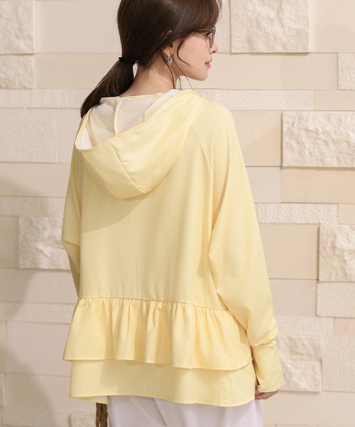 TeddyShop(テディショップ)の「【UVカット率99%/UPF50+/フード・サムホール付き/ふわっと超軽量】お尻が隠れる絶妙丈感。長袖ストライプ柄ティアードフリルラッシュガードパーカー(パーカー・レディース・ブルー/イエロー・S/L/M/LL)」の10枚目の写真