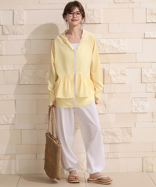 TeddyShop(テディショップ)の「【UVカット率99%/UPF50+/フード・サムホール付き/ふわっと超軽量】お尻が隠れる絶妙丈感。長袖ストライプ柄ティアードフリルラッシュガードパーカー(パーカー・レディース・ブルー/イエロー・S/L/M/LL)」の17枚目の写真