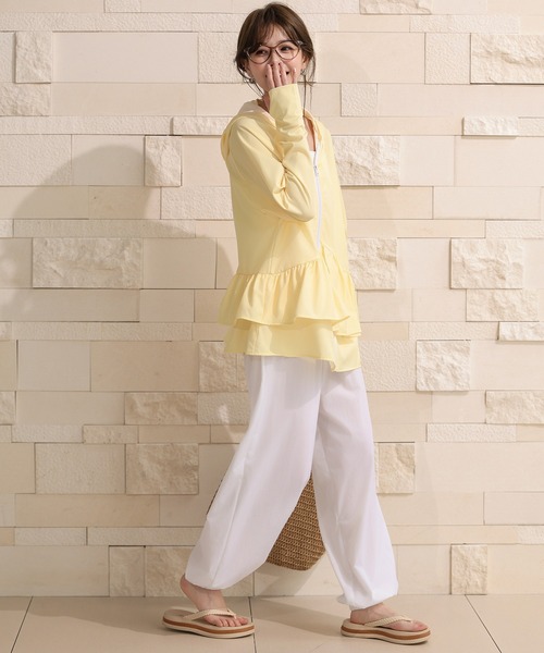 TeddyShop(テディショップ)の「【UVカット率99%/UPF50+/フード・サムホール付き/ふわっと超軽量】お尻が隠れる絶妙丈感。長袖ストライプ柄ティアードフリルラッシュガードパーカー(パーカー・レディース・ブルー/イエロー・S/L/M/LL)」の18枚目の写真