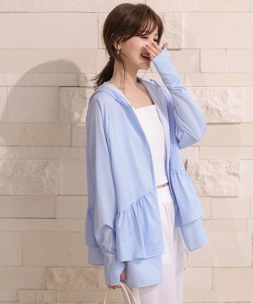 TeddyShop(テディショップ)の「【UVカット率99%/UPF50+/フード・サムホール付き/ふわっと超軽量】お尻が隠れる絶妙丈感。長袖ストライプ柄ティアードフリルラッシュガードパーカー(パーカー・レディース・ブルー/イエロー・S/L/M/LL)」の5枚目の写真