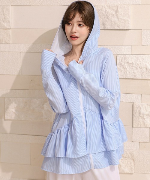 TeddyShop(テディショップ)の「【UVカット率99%/UPF50+/フード・サムホール付き/ふわっと超軽量】お尻が隠れる絶妙丈感。長袖ストライプ柄ティアードフリルラッシュガードパーカー(パーカー・レディース・ブルー/イエロー・S/L/M/LL)」の6枚目の写真