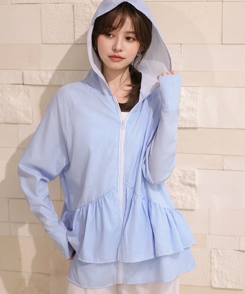 TeddyShop(テディショップ)の「【UVカット率99%/UPF50+/フード・サムホール付き/ふわっと超軽量】お尻が隠れる絶妙丈感。長袖ストライプ柄ティアードフリルラッシュガードパーカー(パーカー・レディース・ブルー/イエロー・S/L/M/LL)」の7枚目の写真