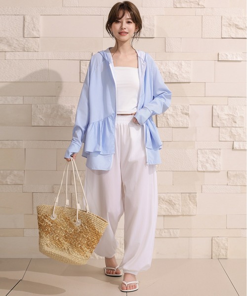 TeddyShop(テディショップ)の「【UVカット率99%/UPF50+/フード・サムホール付き/ふわっと超軽量】お尻が隠れる絶妙丈感。長袖ストライプ柄ティアードフリルラッシュガードパーカー(パーカー・レディース・ブルー/イエロー・S/L/M/LL)」の8枚目の写真