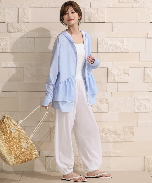 TeddyShop(テディショップ)の「【UVカット率99%/UPF50+/フード・サムホール付き/ふわっと超軽量】お尻が隠れる絶妙丈感。長袖ストライプ柄ティアードフリルラッシュガードパーカー(パーカー・レディース・ブルー/イエロー・S/L/M/LL)」の9枚目の写真