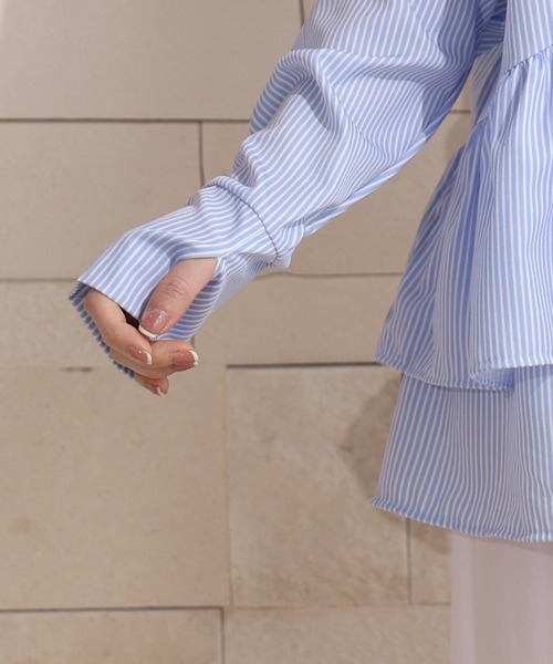 TeddyShop(テディショップ)の「【UVカット率99%/UPF50+/フード・サムホール付き/ふわっと超軽量】お尻が隠れる絶妙丈感。長袖ストライプ柄ティアードフリルラッシュガードパーカー(パーカー・レディース・ブルー/イエロー・S/L/M/LL)」の21枚目の写真