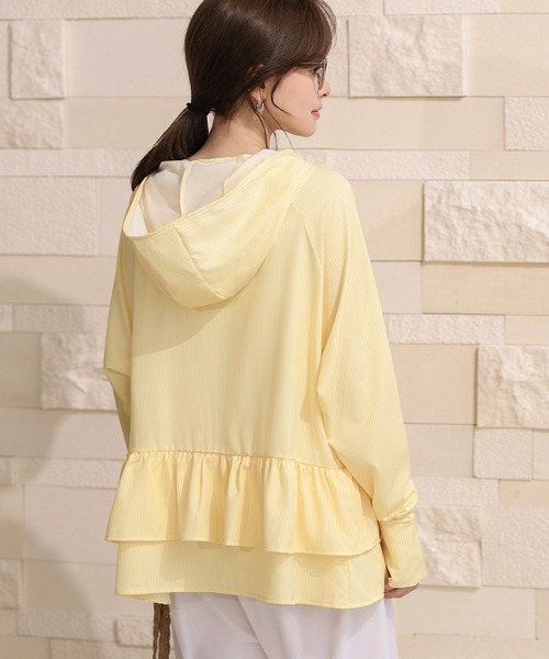 TeddyShop(テディショップ)の「【UVカット率99%/UPF50+/フード・サムホール付き/ふわっと超軽量】お尻が隠れる絶妙丈感。長袖ストライプ柄ティアードフリルラッシュガードパーカー(パーカー・レディース・ブルー/イエロー・S/L/M/LL)」の22枚目の写真