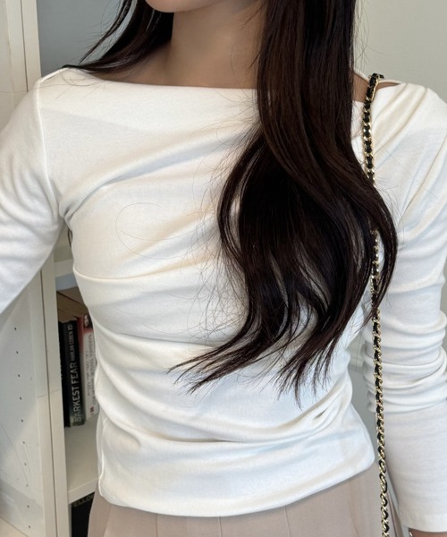 mineng（マイング）の「【2way/4カラー】オフショルドレープTシャツ（Tシャツ/カットソー・レディース・ピンク/ベージュ/ブラック/アイボリー・FREE）」の5枚目の写真