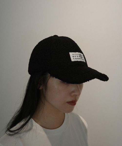 MM6 Maison Margiela(エムエムシックス メゾン マルジェラ)の「MM6 WOMAN HAT(キャップ・レディース・ブラック・FREE)」の1枚目の写真