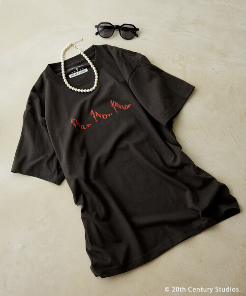 GOOD ROCK SPEED(グッドロックスピード)の「GOOD ROCK SPEED/グッドロックスピード 【The Devil Wears Prada】Heels Tシャツ/『プラダを着た悪魔』(Tシャツ/カットソー・レディース・オフホワイト/チャコール・フリ-)」の1枚目の写真