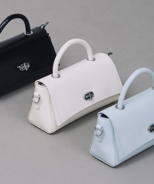 ANCHAPT(アンチャプト)の「2WAY BOX ショルダーバッグ(ショルダーバッグ・レディース・ブルー/ブラック/オフホワイト・FREE)」の2枚目の写真