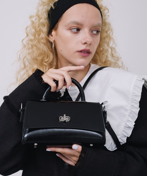 ANCHAPT(アンチャプト)の「2WAY BOX ショルダーバッグ(ショルダーバッグ・レディース・ブルー/ブラック/オフホワイト・FREE)」の3枚目の写真