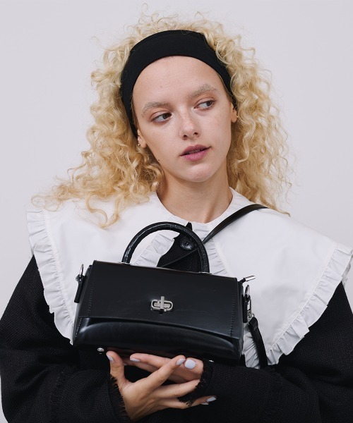 ANCHAPT(アンチャプト)の「2WAY BOX ショルダーバッグ(ショルダーバッグ・レディース・ブルー/ブラック/オフホワイト・FREE)」の10枚目の写真