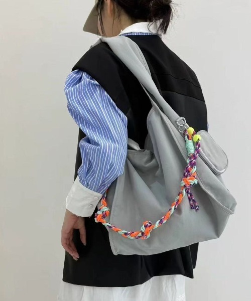 LETee（レティー）の「カラフルロープが目を惹く！大容量でデイリーに活躍するカジュアルショルダーバッグ（トートバッグ・レディース・グレー/パープル/ブラック・FREE）」の14枚目の写真