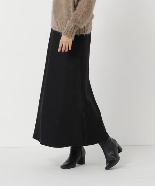 NATURAL BEAUTY BASIC(ナチュラルビューティーベーシック)の「バイアスサテンナロースカート(スカート・レディース・ベージュ/ブラック/オフホワイト・MEDIUM/SMALL)」の5枚目の写真