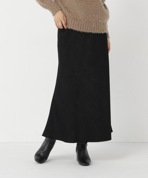 NATURAL BEAUTY BASIC(ナチュラルビューティーベーシック)の「バイアスサテンナロースカート(スカート・レディース・ベージュ/ブラック/オフホワイト・MEDIUM/SMALL)」の9枚目の写真