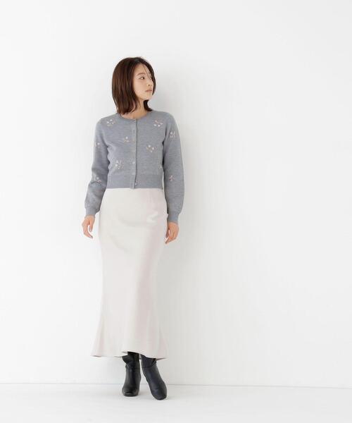 NATURAL BEAUTY BASIC(ナチュラルビューティーベーシック)の「バイアスサテンナロースカート(スカート・レディース・ベージュ/ブラック/オフホワイト・MEDIUM/SMALL)」の19枚目の写真