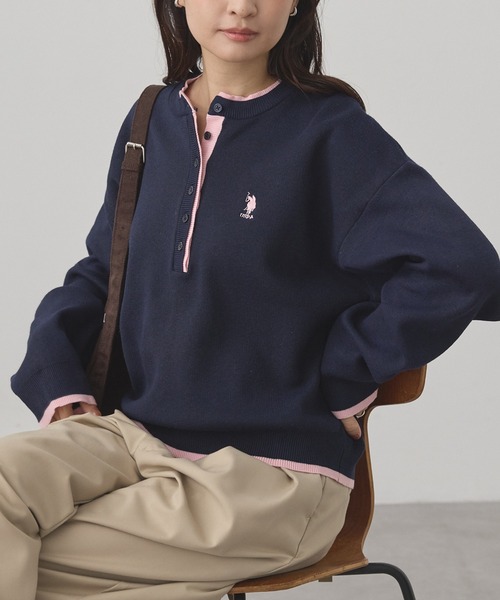 U.S. POLO ASSN.(ユーエスポロアッスン)の「U.S. POLO ASSN./ユーエスポロアッスン 別注 ロゴ刺繍 配色 スウェットライク ヘンリーネックニット(ニット/セーター・レディース・アイボリー/ネイビー/杢グレー/ブラック・M/L)」の17枚目の写真