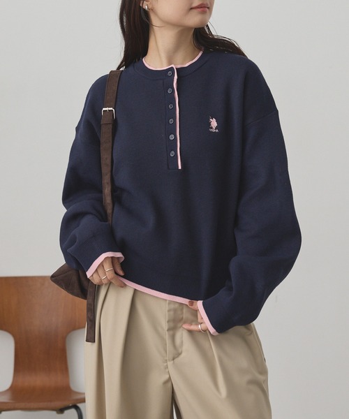 U.S. POLO ASSN.(ユーエスポロアッスン)の「U.S. POLO ASSN./ユーエスポロアッスン 別注 ロゴ刺繍 配色 スウェットライク ヘンリーネックニット(ニット/セーター・レディース・アイボリー/ネイビー/杢グレー/ブラック・M/L)」の19枚目の写真