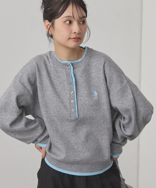 U.S. POLO ASSN.(ユーエスポロアッスン)の「U.S. POLO ASSN./ユーエスポロアッスン 別注 ロゴ刺繍 配色 スウェットライク ヘンリーネックニット(ニット/セーター・レディース・アイボリー/ネイビー/杢グレー/ブラック・M/L)」の5枚目の写真
