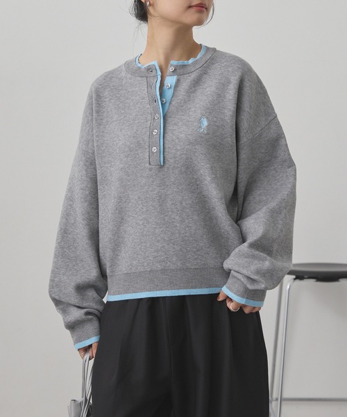 U.S. POLO ASSN.(ユーエスポロアッスン)の「U.S. POLO ASSN./ユーエスポロアッスン 別注 ロゴ刺繍 配色 スウェットライク ヘンリーネックニット(ニット/セーター・レディース・アイボリー/ネイビー/杢グレー/ブラック・M/L)」の7枚目の写真