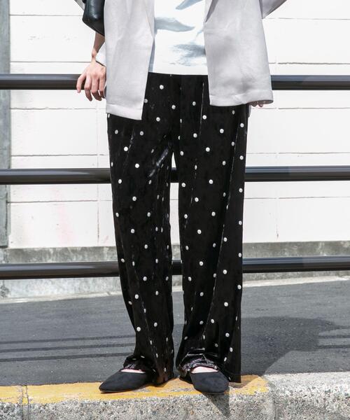 ITEMS URBANRESEARCH（アイテムズ アーバンリサーチ）の「ベロアドットパンツ（その他パンツ・レディース・ブラウン/ブラック・FREE）」の7枚目の写真