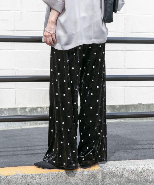 ITEMS URBANRESEARCH（アイテムズ アーバンリサーチ）の「ベロアドットパンツ（その他パンツ・レディース・ブラウン/ブラック・FREE）」の8枚目の写真